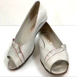 Vintage Ruffle‎ Peep-Toe Flats